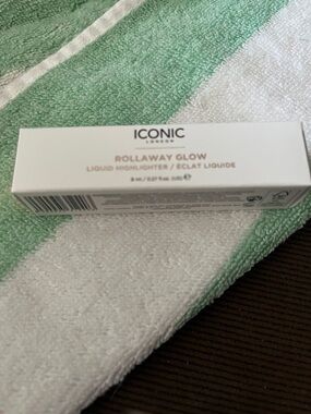 ICONIC London Rollaway Glow Liquid Highlighter - Rose Potion